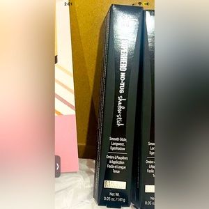 It cosmetics superhero no-tug long wear eye shadow in silk armor